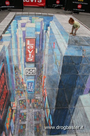 immagine 3d che simula una bambina che guarda dall'alto di Time Square