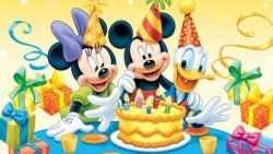 topolino che festeggia il compleanno