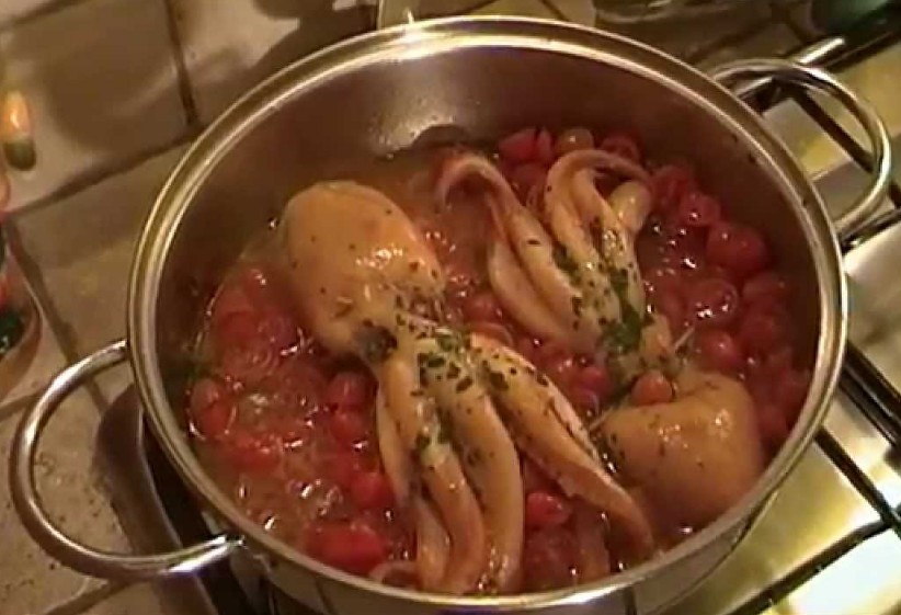 ricetta tradizionale moscardini durante la cottura